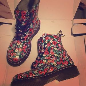 Never worn. Price is also negotiable